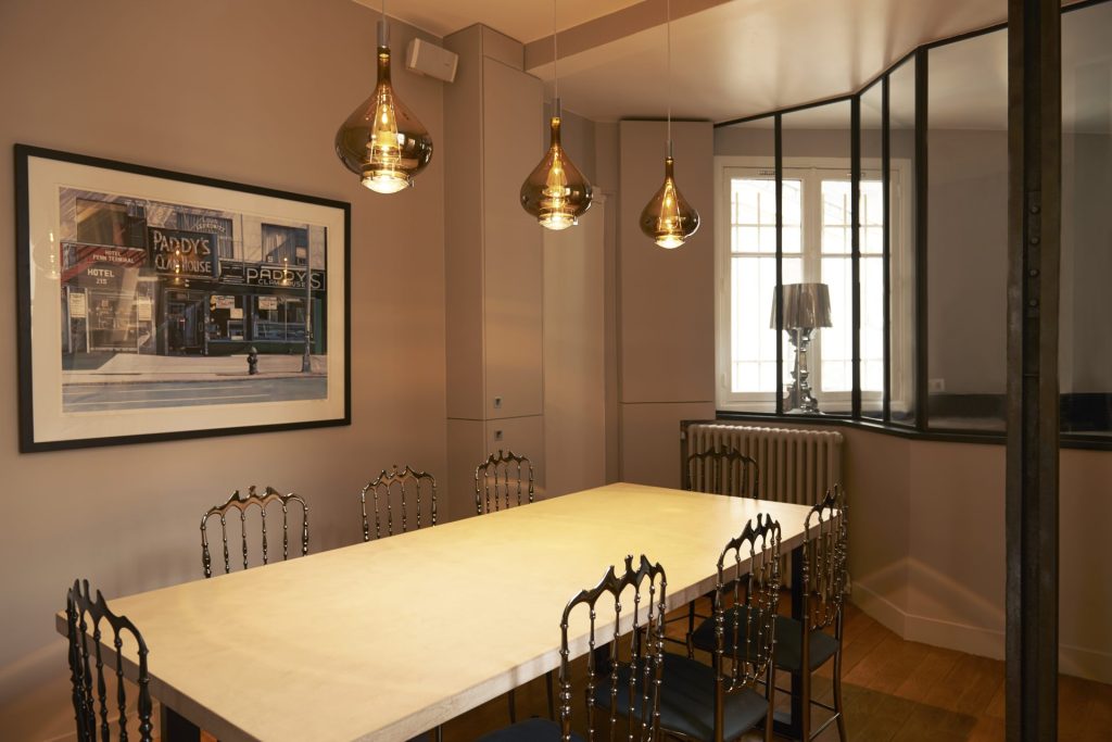 Réaménagement d’un duplex lumineux à Paris 16ᵉ – Architecture intérieure sur mesure